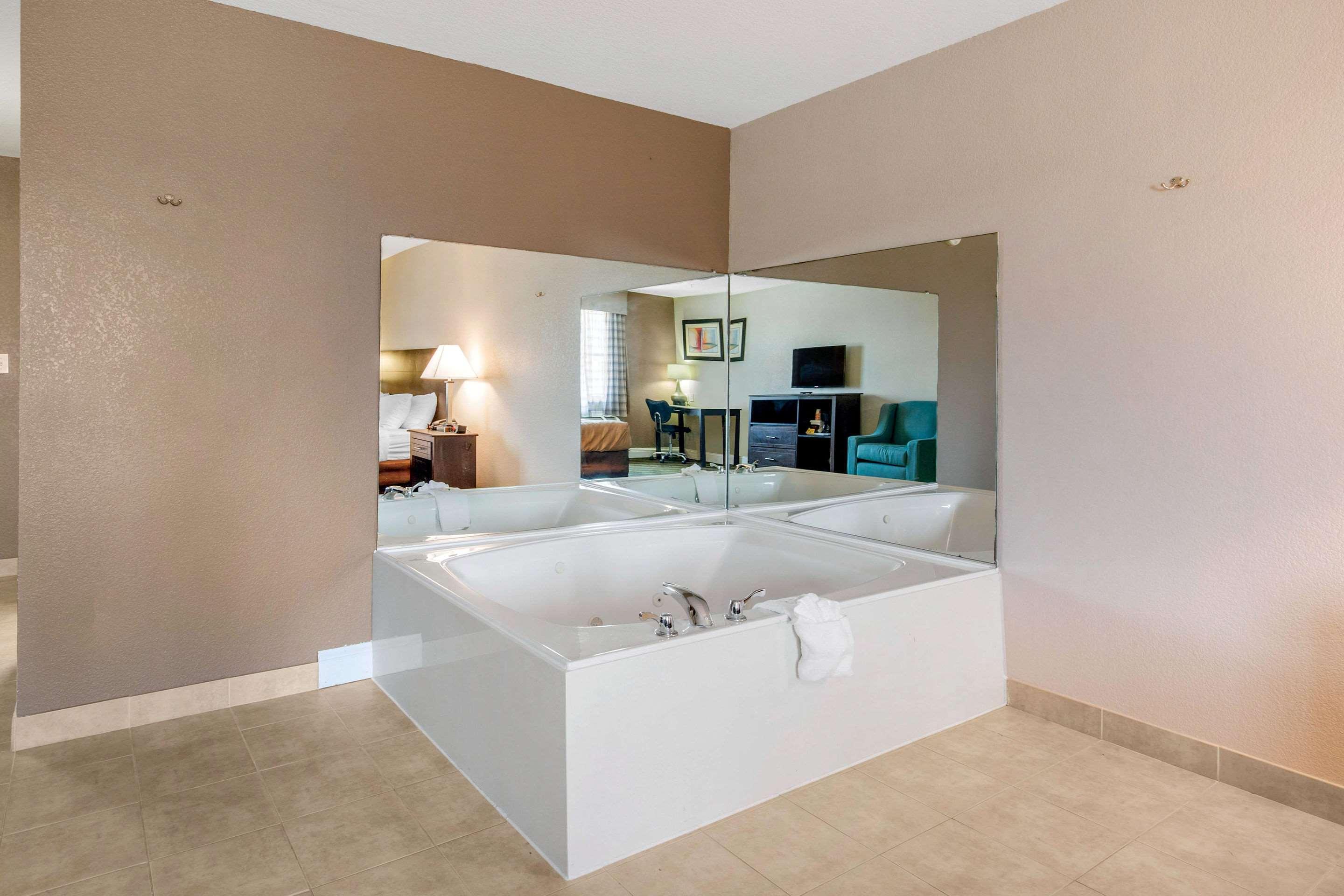 Quality Inn And Suites Port Arthur Nederland Екстер'єр фото